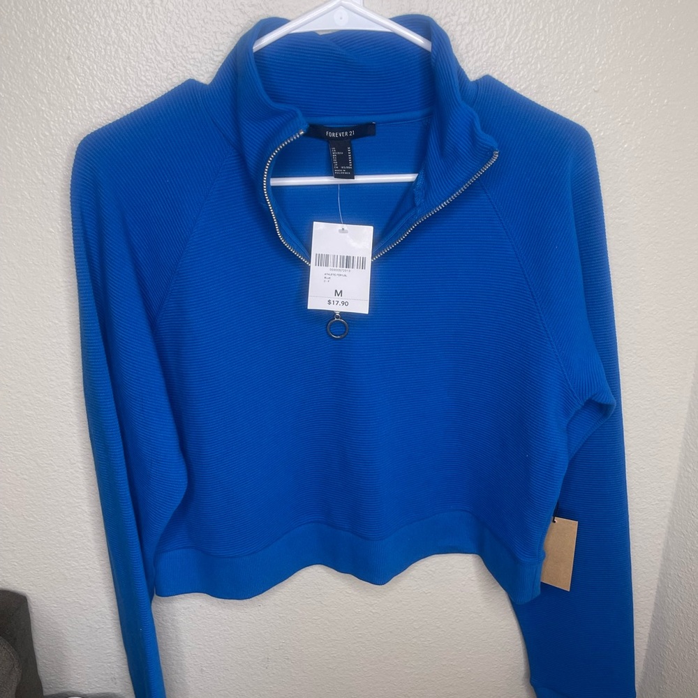Forever 21 Cropped Sweater Size Medium